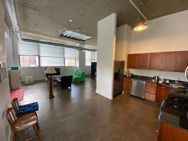 Building Photo - 21 Illinois St