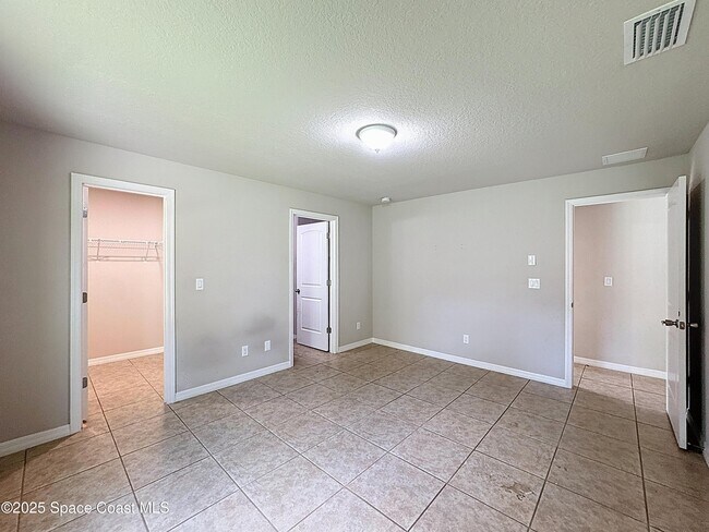 Building Photo - 218 Parker Dr