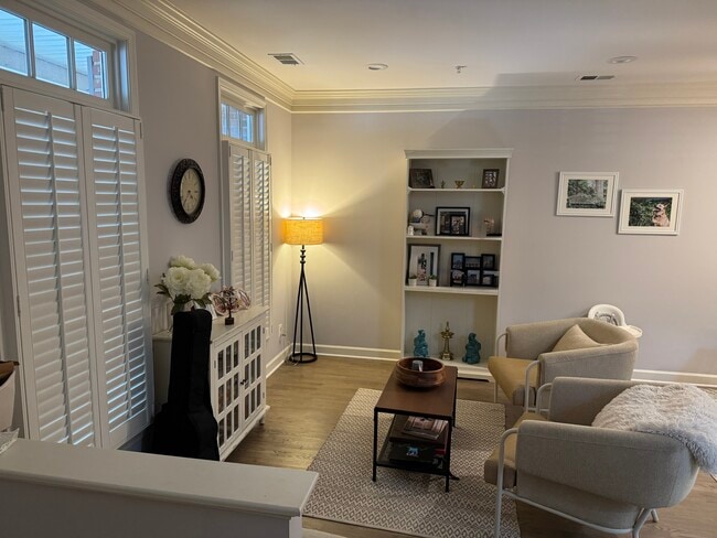 Building Photo - 102 Oak Knoll Terrace