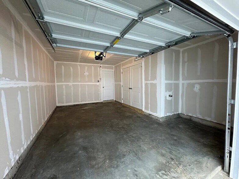 Building Photo - 297 Mineral Springs Rd
