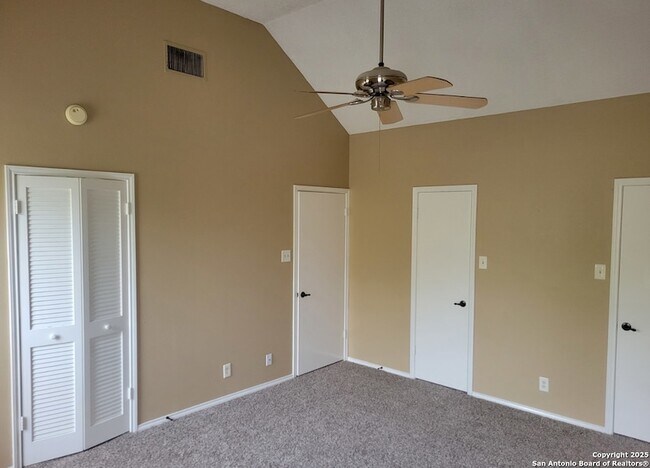 Building Photo - 5955 Heather View