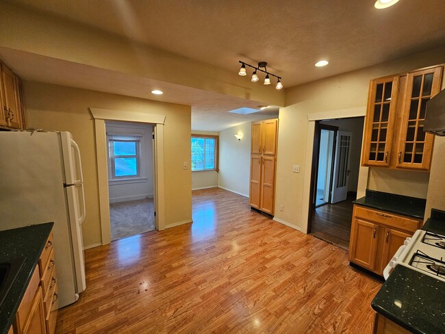 Building Photo - Beautiful Home on South Hill