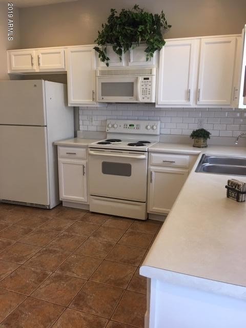 Building Photo - 8940 W Olive Ave