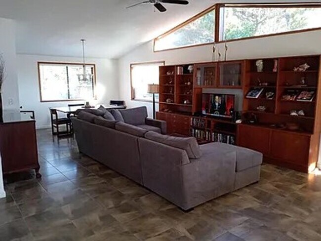 Building Photo - Furnished MID-TERM ~ Unique Ocean Front House