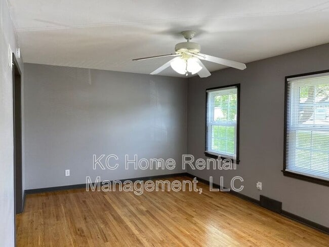 Building Photo - 1519 NE Englewood Rd