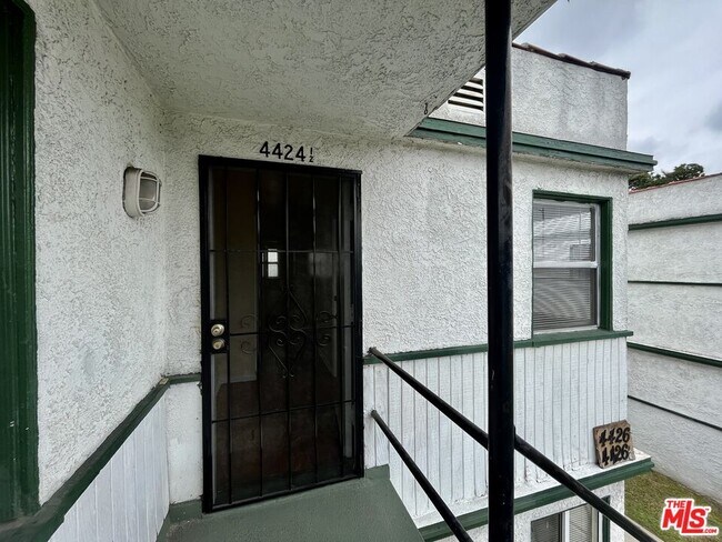 Building Photo - 4424 1/2 Arlington Ave-4424
