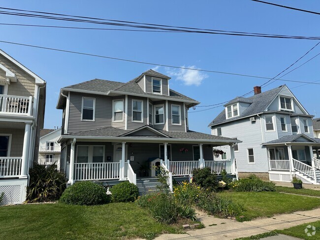 Building Photo - 108 5th Ave
