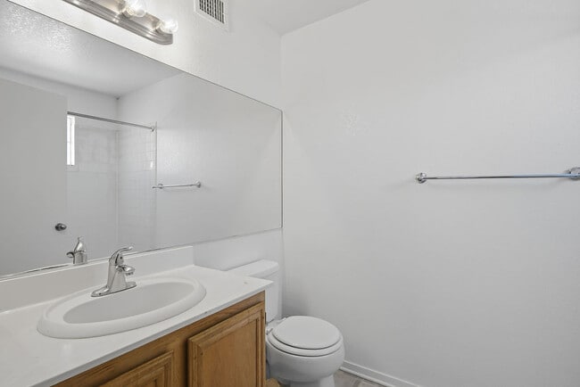 Building Photo - 1908 Mountain Hills Ct