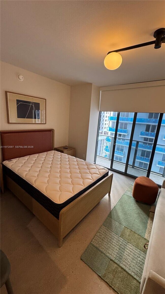 Building Photo - 11 NE 6th St