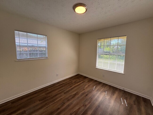 Building Photo - Fall Into Savings – Rent Reduced & ½ Off Y...