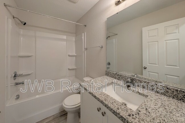 Building Photo - 1043 Oakley St
