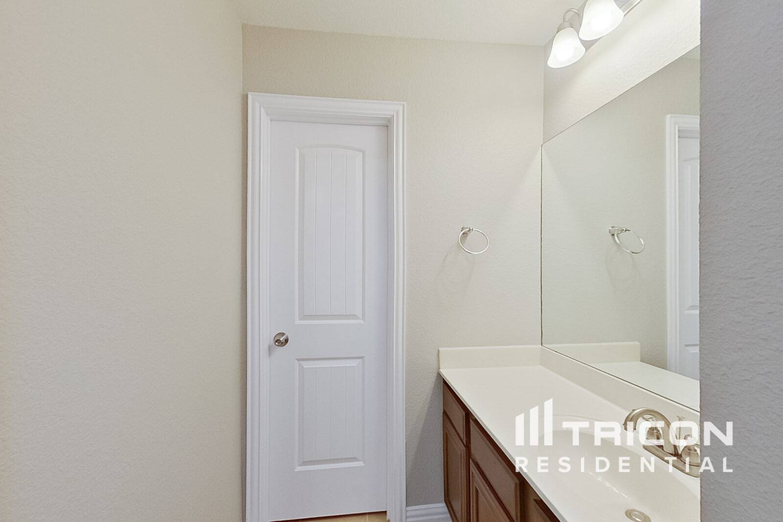 Building Photo - 8757 Royalwood Dr