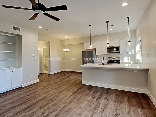 Building Photo - 10738 Park Village Pl