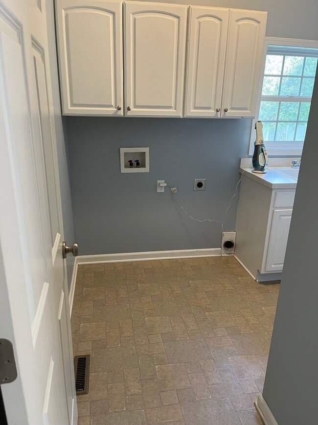 Building Photo - 7335 Bentham Cir NW