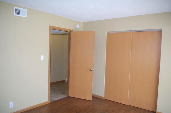 Building Photo - 305 Baltes Dr