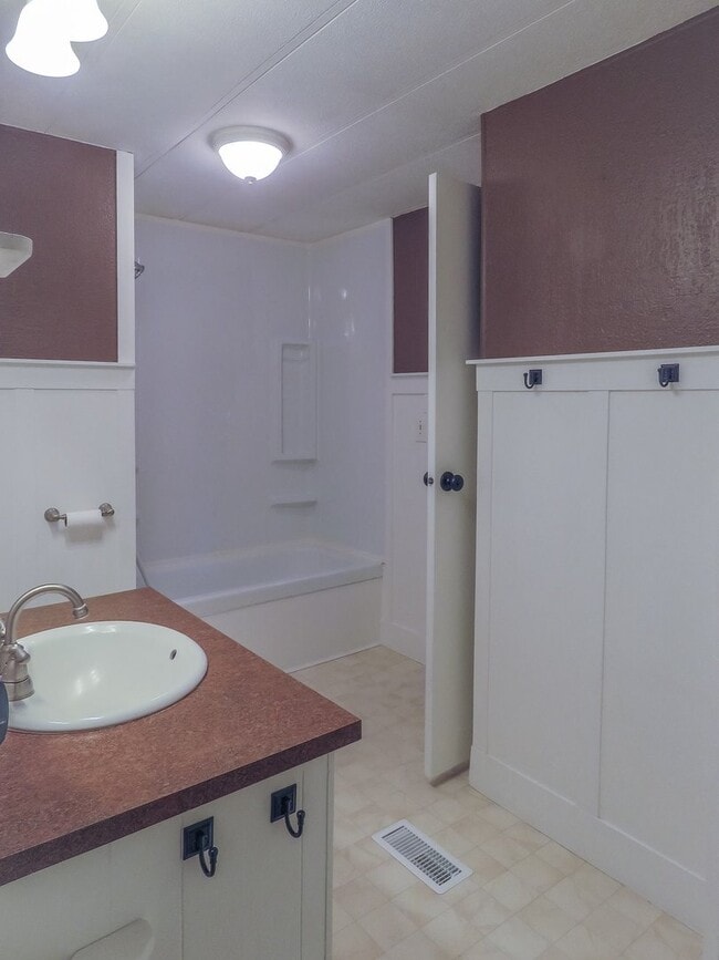 Building Photo - 3 bedroom 2 bath available in Century Meadows Park in Aurora !!