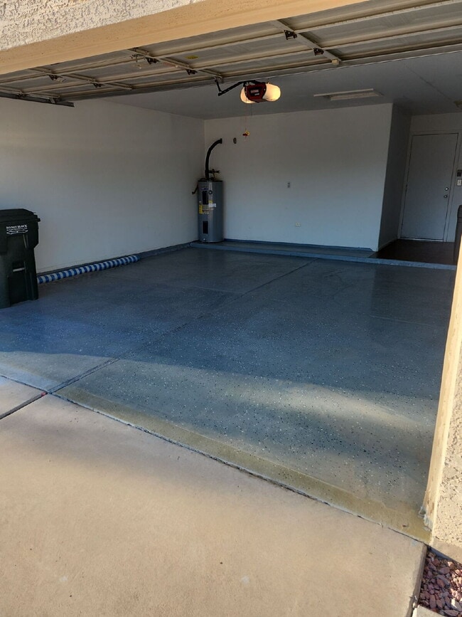 Building Photo - "Charming 3-Bedroom Oasis with 2 Baths in ...