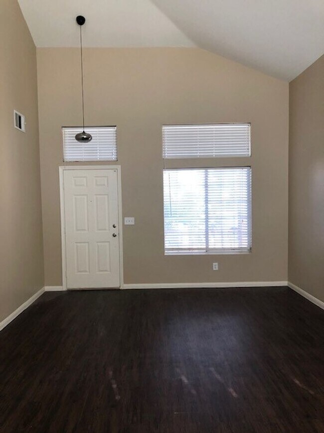Building Photo - 4808 Lupita Ct