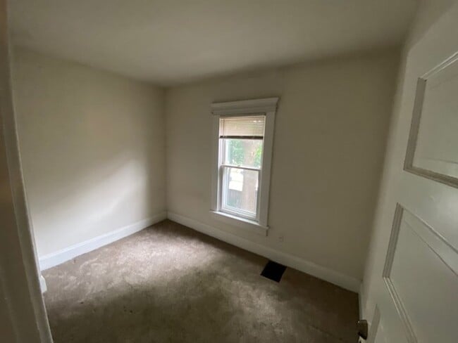 Building Photo - W 8th 417-419 NCR