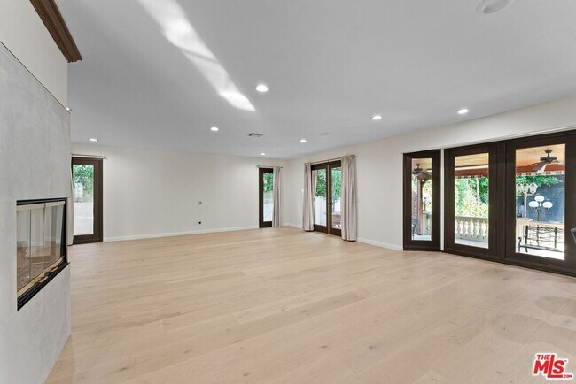 Building Photo - 15123 Greenleaf St