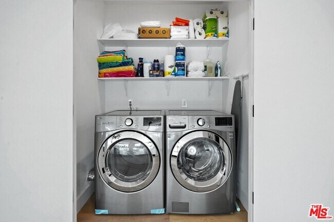 Building Photo - 1812 Navy St