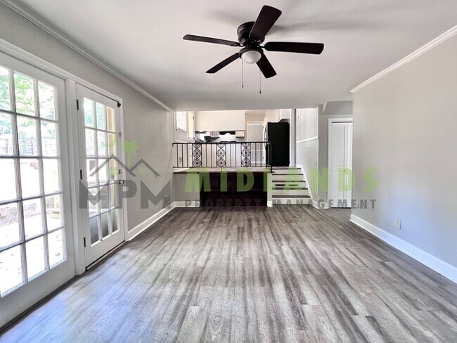 Building Photo - 300 Lydgate Dr