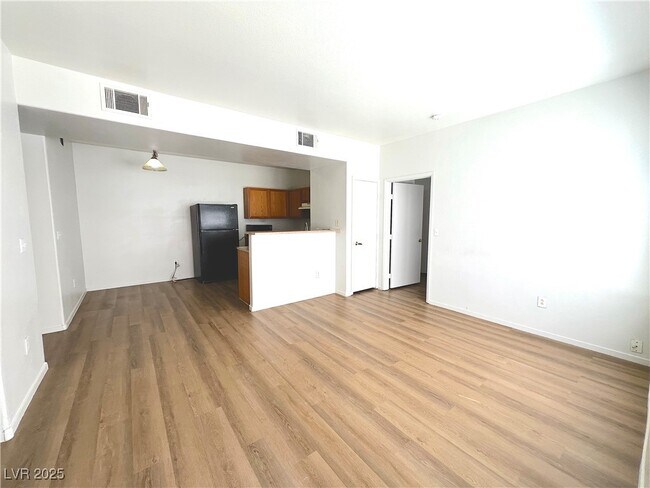 Building Photo - 2041 Hussium Hills St