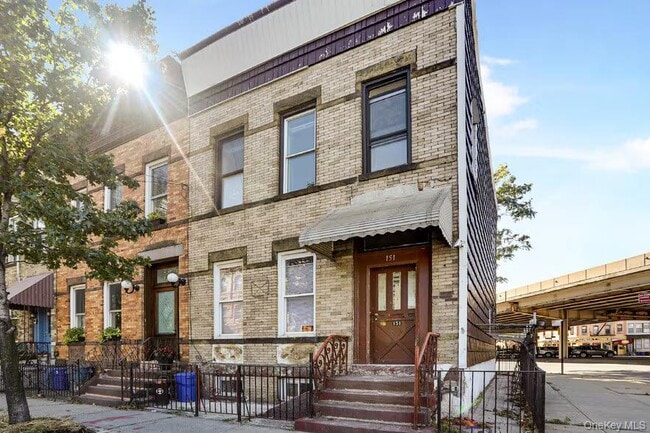 Primary Photo - 151 Kingsland Ave