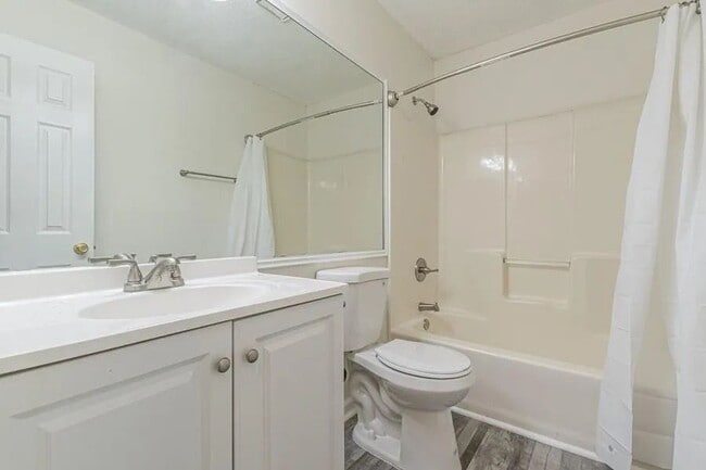 Building Photo - 5545 Northcut Dr