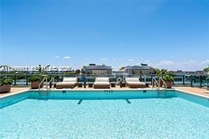 Building Photo - 9901 W Bay Harbor Dr