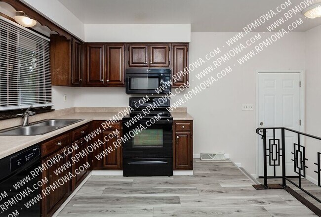 Building Photo - 1020 Williams St