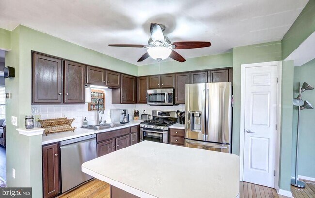 Building Photo - 102 Cagney Terrace SE