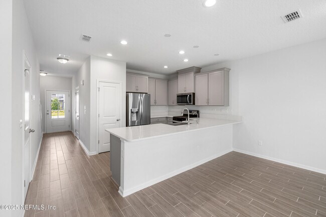 Building Photo - 243 Pine Bluff Dr