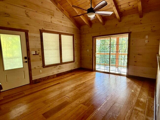 Building Photo - 3116 Alenes Dr