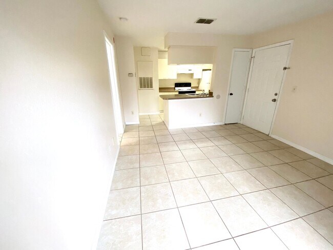Building Photo - 2550 N Alafaya Trail