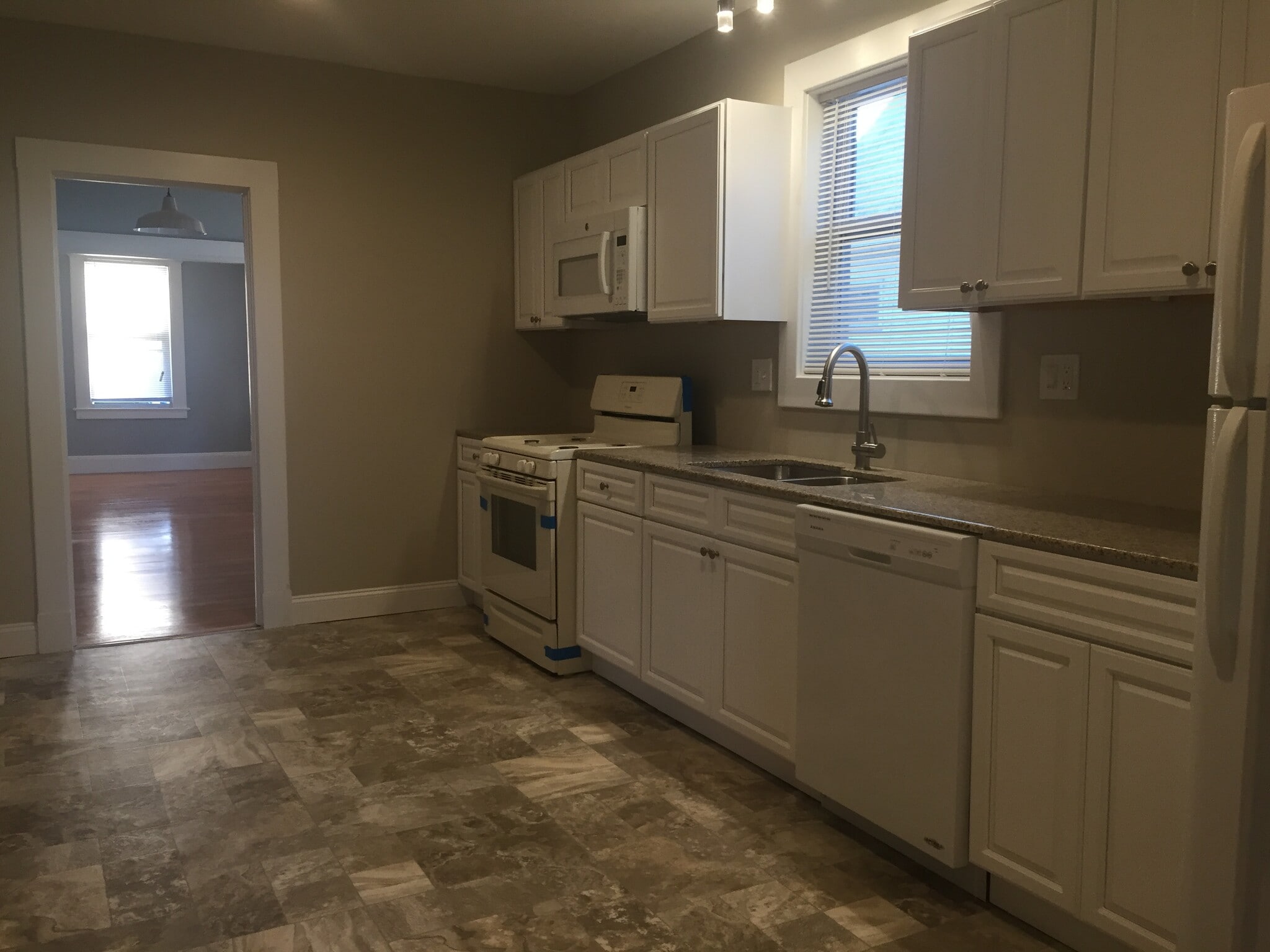 Building Photo - 48 Nesbit Avenue