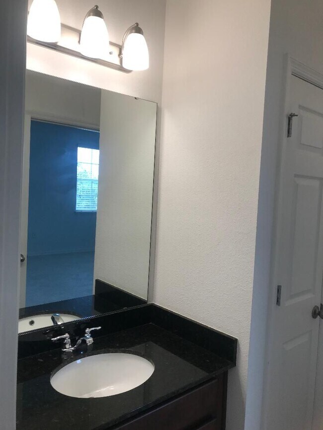 Building Photo - 12886 Westside Vlg Lp
