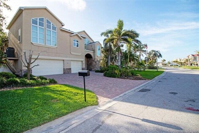 Building Photo - 17011 Dolphin Dr