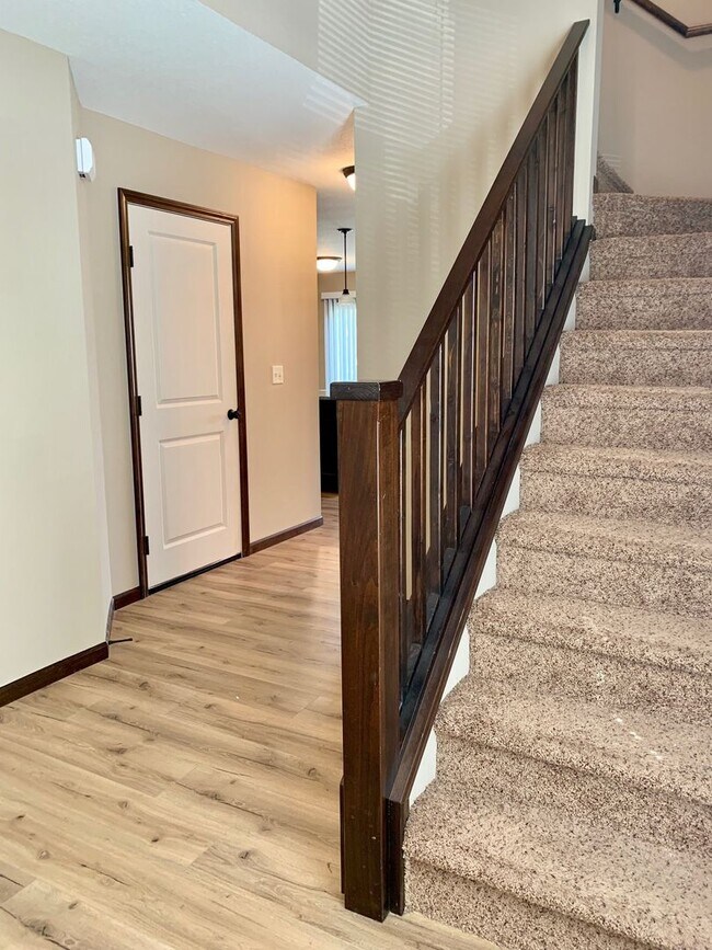 Building Photo - Luxury Townhomes