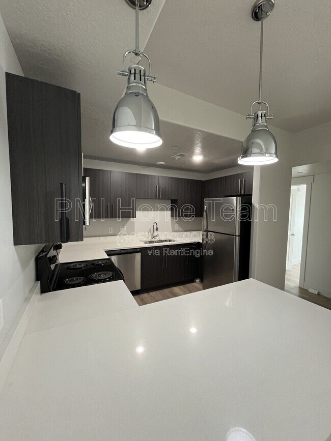 Building Photo - 2874 Kiesel Ave