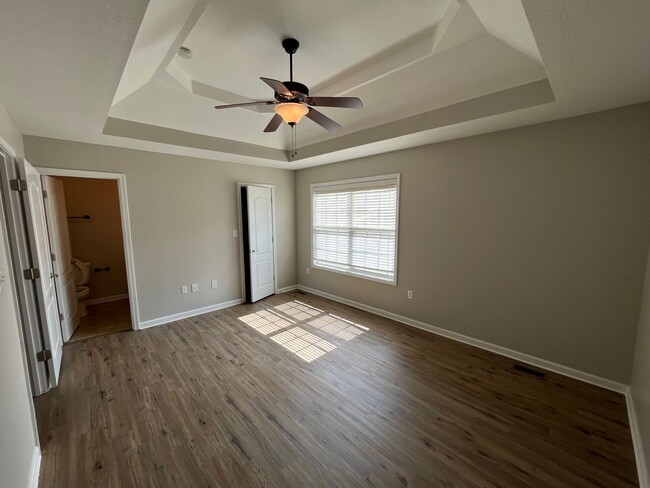 Building Photo - Charming 3 Bed / 2 Bath Ranch-Style Home o...