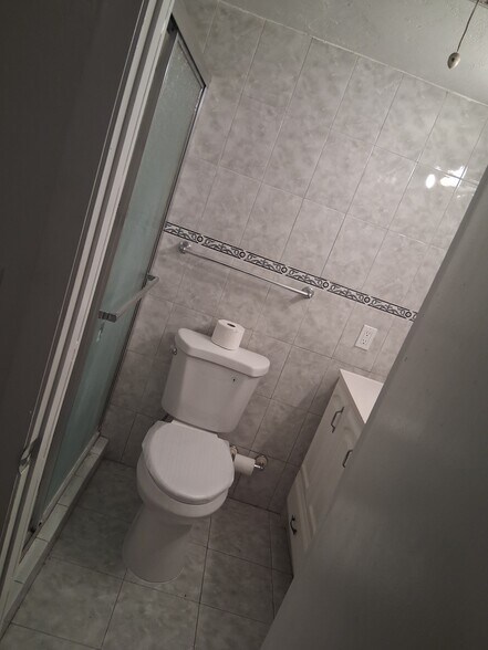 Building Photo - 1605 NE Miami Gardens Dr