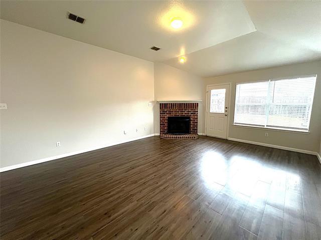 Building Photo - 1923 Pin Oak Ln