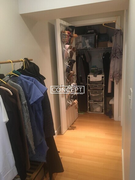 Building Photo - 601 Albany St