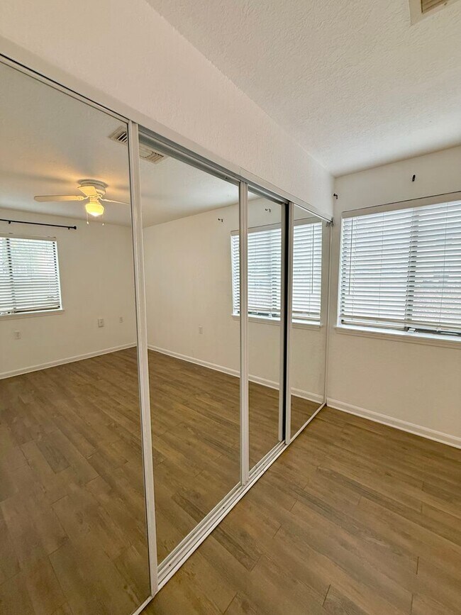 Building Photo - Now available! Charming 2 bed / 1 bath condo in a prime Tallahassee location.