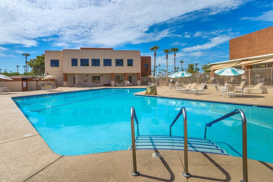 Building Photo - 2514 N Snead Dr