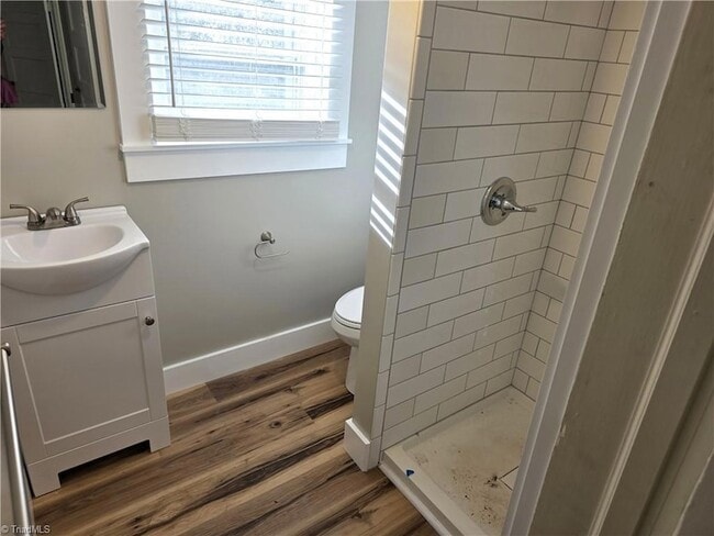 Building Photo - 816 Banner St