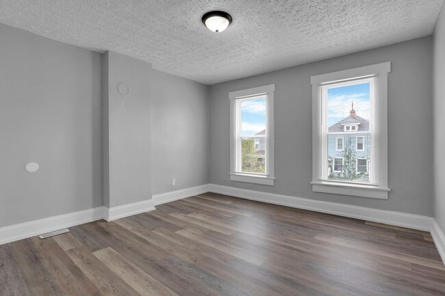 Building Photo - 124-126-126 E Morrill Ave