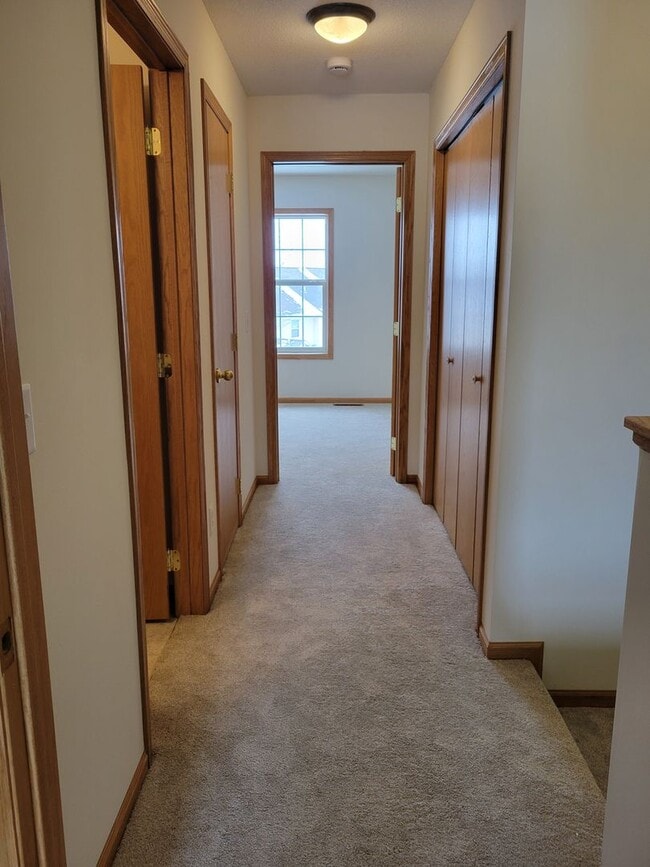 Building Photo - 2 Level Townhouse