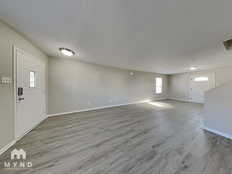 Building Photo - 3117 W Meadowbend Dr